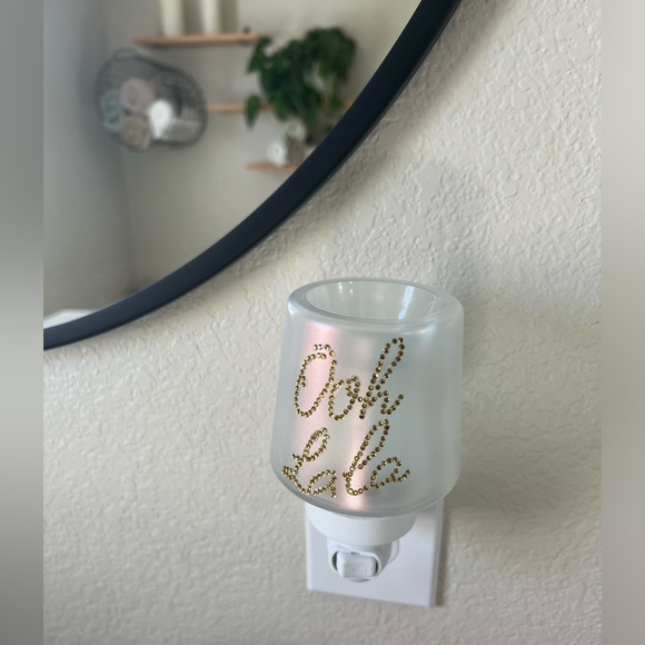 NIB Scentsy Ooh La La mini warmer - Picture 3 of 5